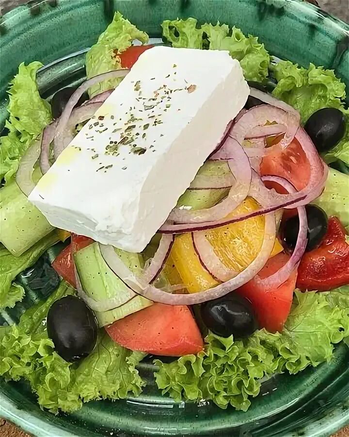 Подача греческого салата в ресторане фото Салат "Греческий" лёгкий, вкусный для фигуры безопасный. Его непременно нужно