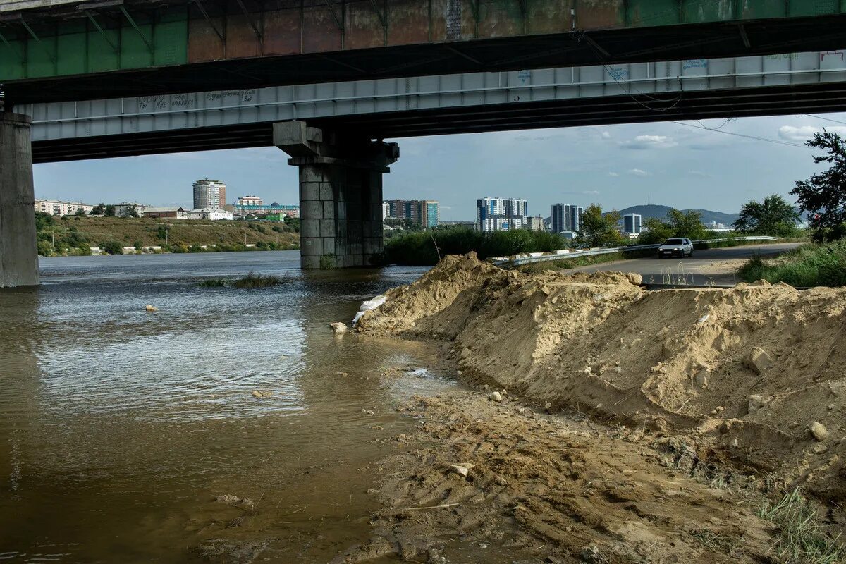 Уровень рек в реальном времени. Река Селенга в Улан Удэ. Наводнение Улан-Удэ. Заводы на реке Селенга. Наводнение в 1993 году в Улан-Удэ.