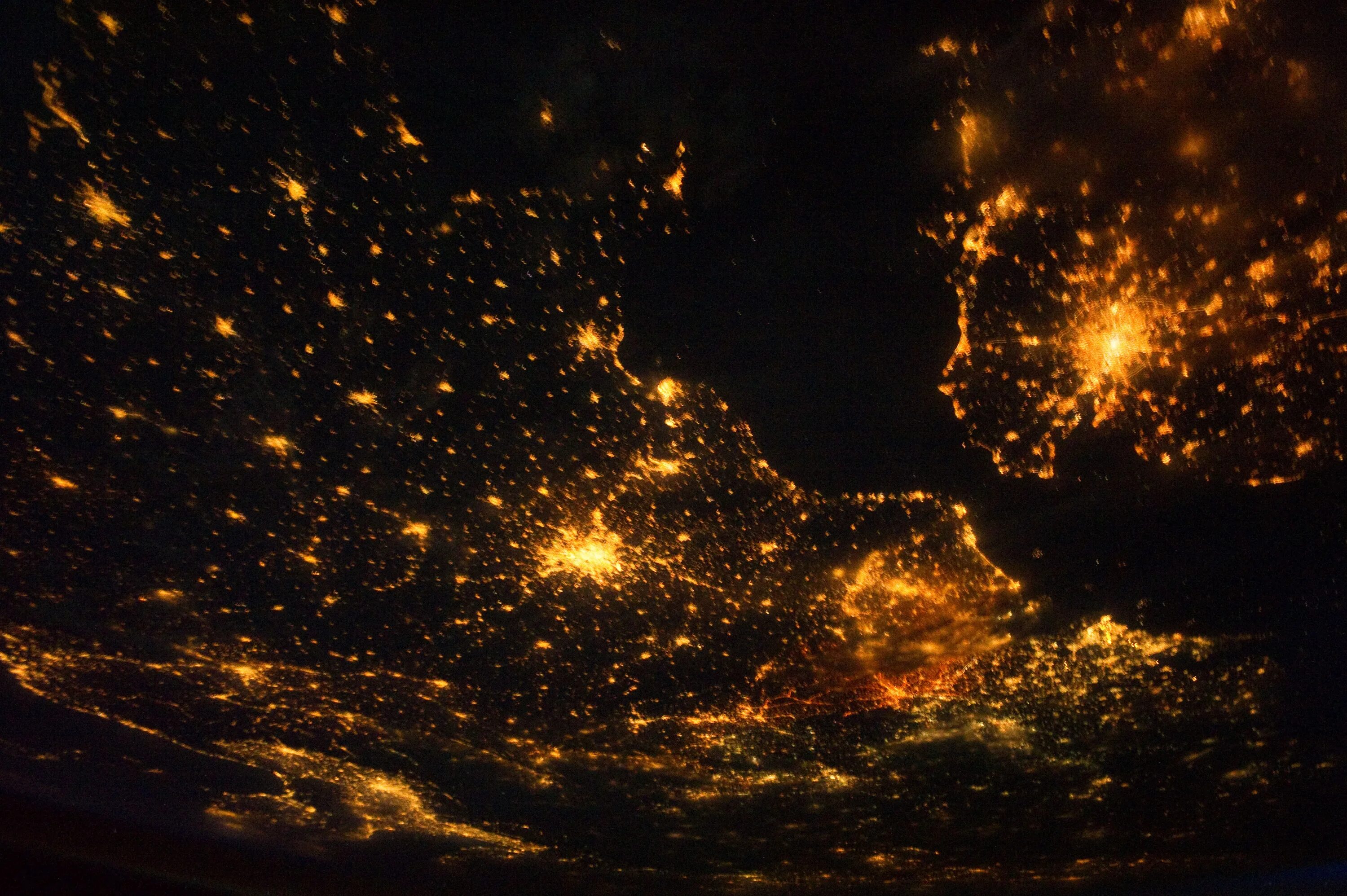 Окр мир ночью. Планета ночью из космоса. Вид с космоса. Фотографии космоса. Ночная земля из космоса.