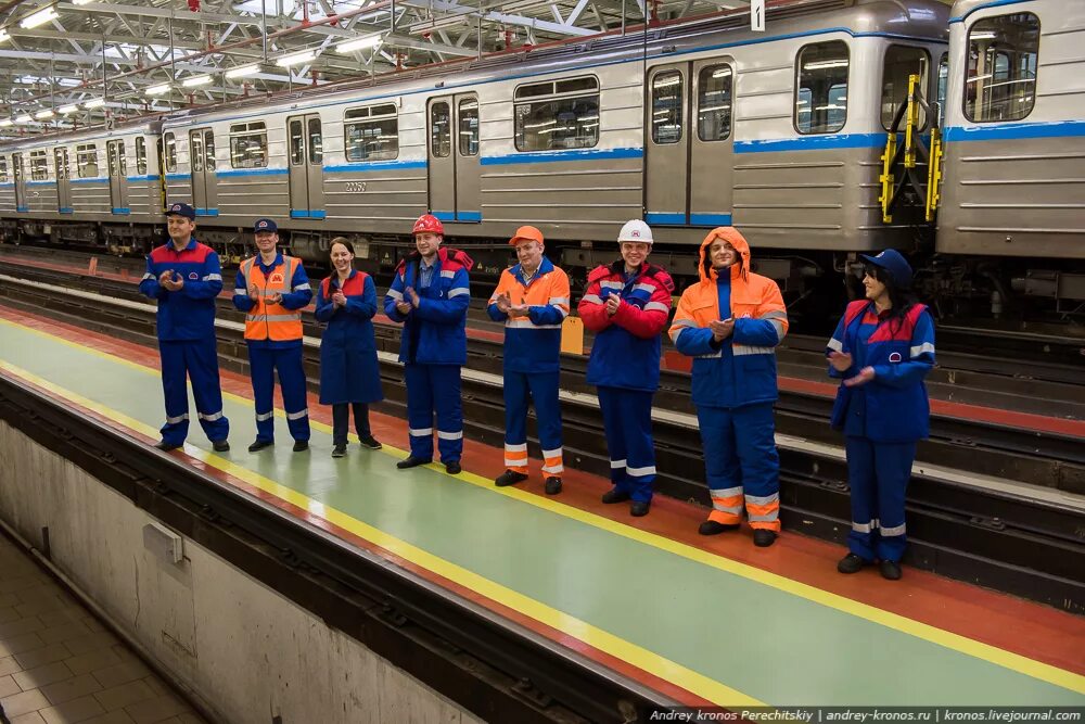 сотрудник службы безопасности московский метрополитен. работники электродепо измайлово. уборка метрополитена. сцб московский метрополитен. альфия ильязова работница метрополитена.