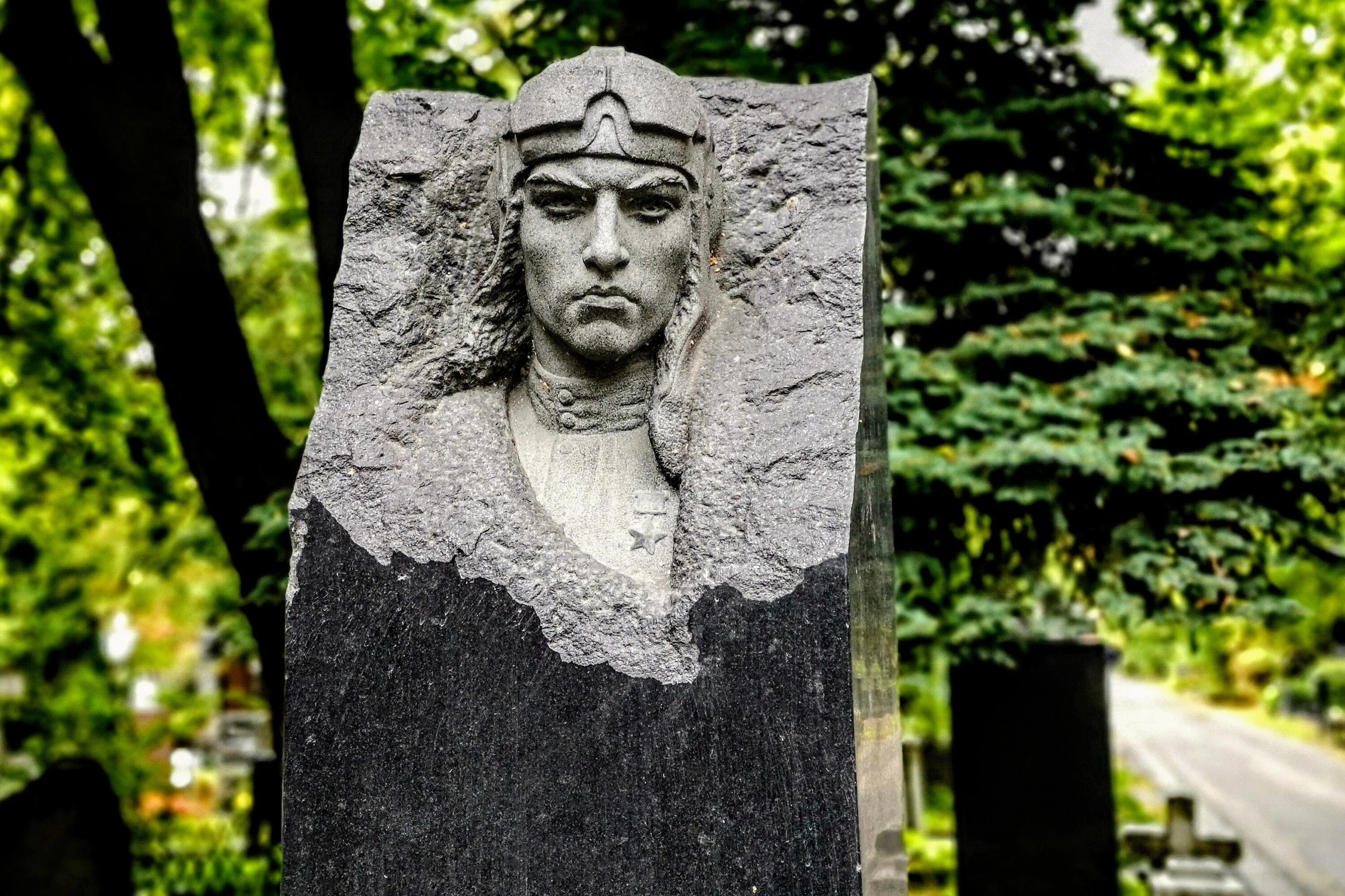 новодевичье кладбище в москве. ваганьковское троекуровское новодевичье. новодевичье кладбище могилы. новодевичье кладбище санкт-петербург могилы святых. почему новодевичье кладбище.