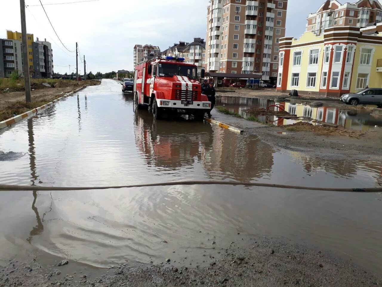 Паводок летом. Затопление территории. Подтапливаемые территории. Подтопление частного сектора. Подтопление домов.