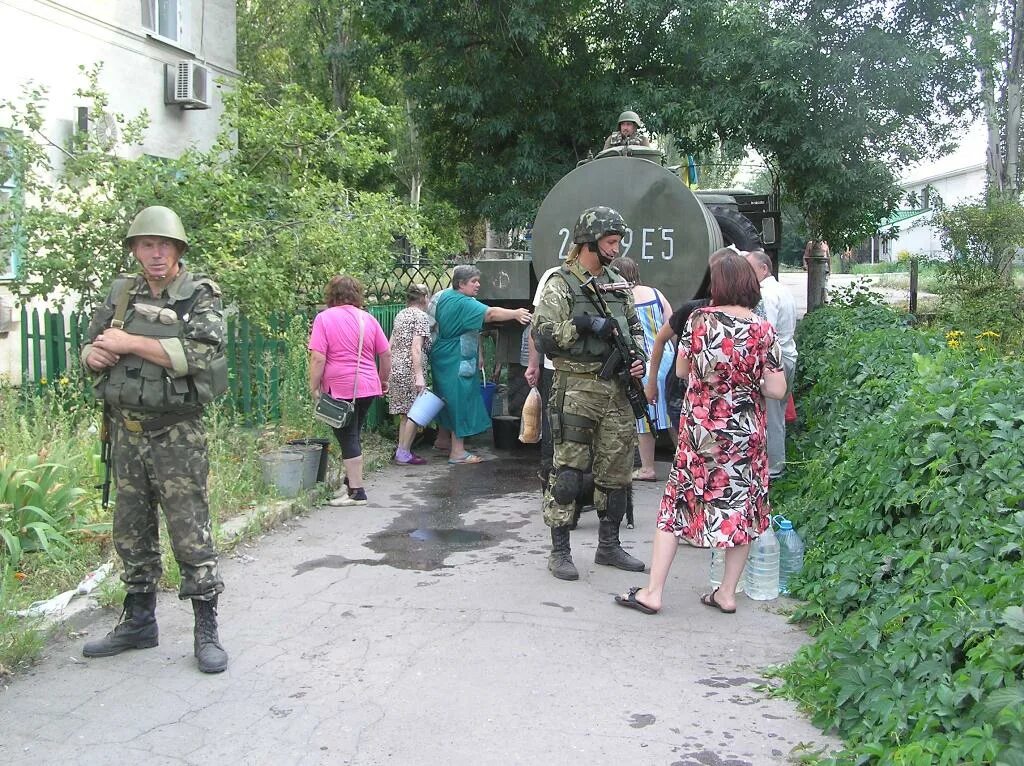 Красногоровка ДНР. Город Красногоровка Донецкая область. Красногоровка парк до войны. Террористы Красногоровка. Ситуация в красногоровке донецкой области