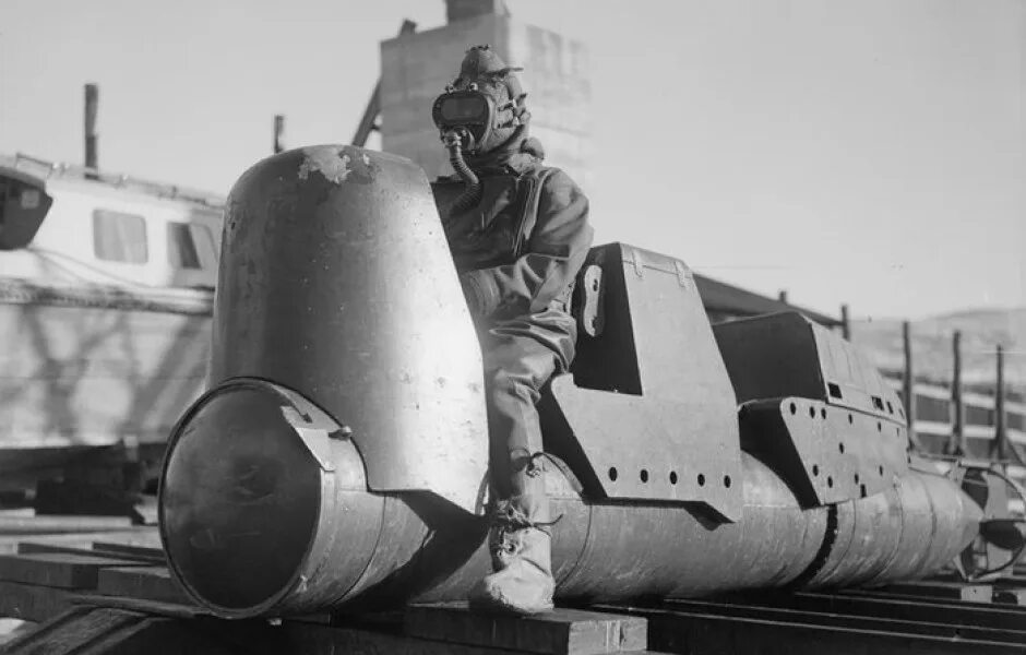 Человек торпеда. Японские подводные лодки второй мировой войны камикадзе. Человеко торпеда кайтен. Кайтен камикадзе. Кайтены японские подводные камикадзе.