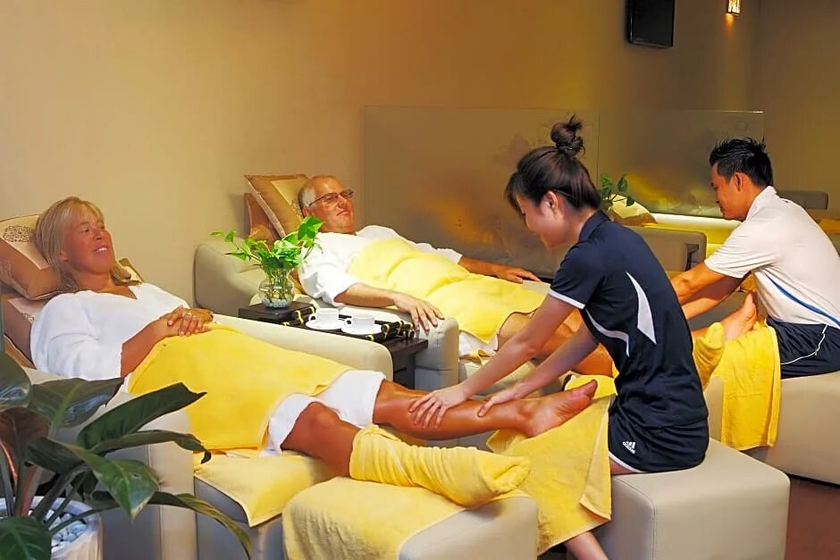 Vietnam massage. Сайгон спа салон. Традиционный вьетнамский массаж. Массажный салон во Вьетнаме. Массажный салон Вьетнам Сайгон.