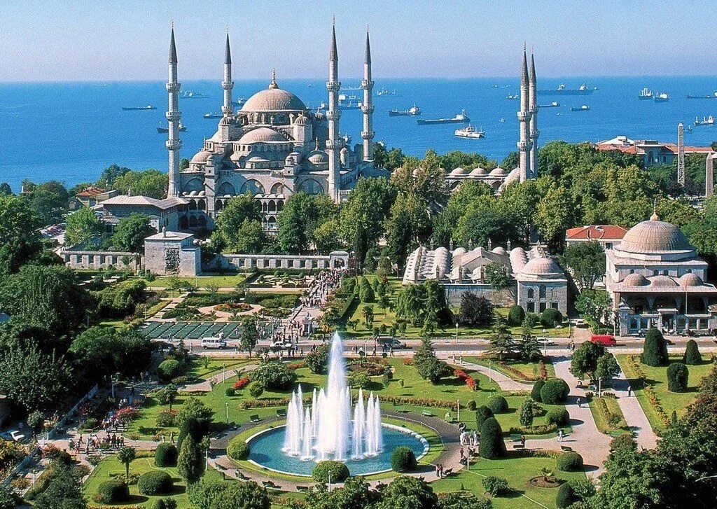 Окрестности стамбула. Султанахмет Стамбул. Мечеть Султанахмет в Стамбуле. Турция достопримечательности Стамбула голубая мечеть. Голубая мечеть (Sultanahmet Camii).