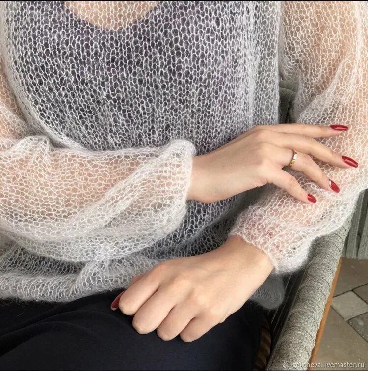 Оверсайз из кид мохера. Оверсайз из кид мохера. Свитер оверсайз мохер. Кофта оверсайз. Паутинка из мохера оверсайз.