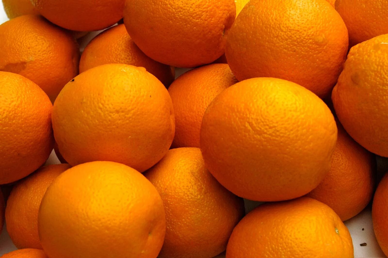 Orange choose. Апельсин. Желтый апельсин. Апельсины ЮАР. Оранжевый апельсин.