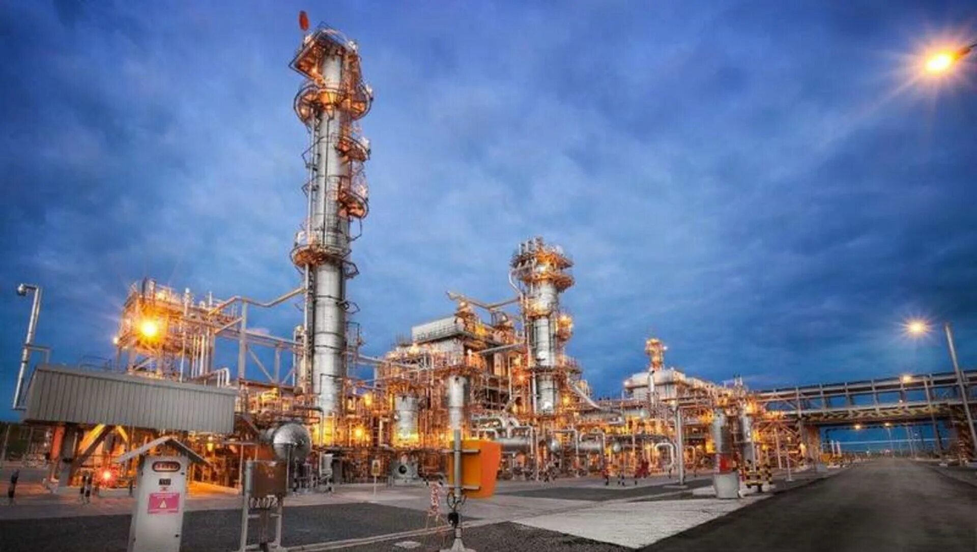 Карачаганакское нефтегазоконденсатное месторождение. Карачаганакское нефтегазоконденсатное месторождение. Тенгизшевройл казахстан завод. Завод карачаганак. Карачаганакское нефтегазоконденсатное месторождение.