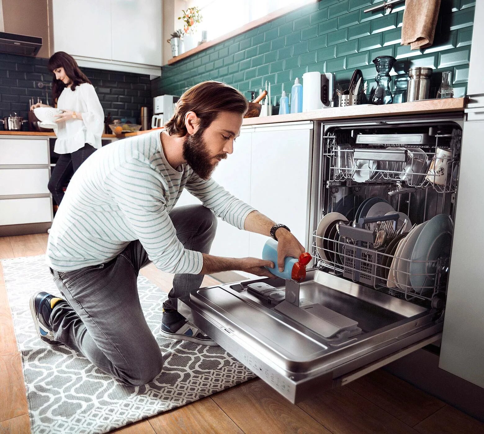 Моющую машинку посудомоечную. Для посудомоечных машин. Посудомойка в доме. Бытовая техника "посудомойка". Посудомоечная машина на кухне.