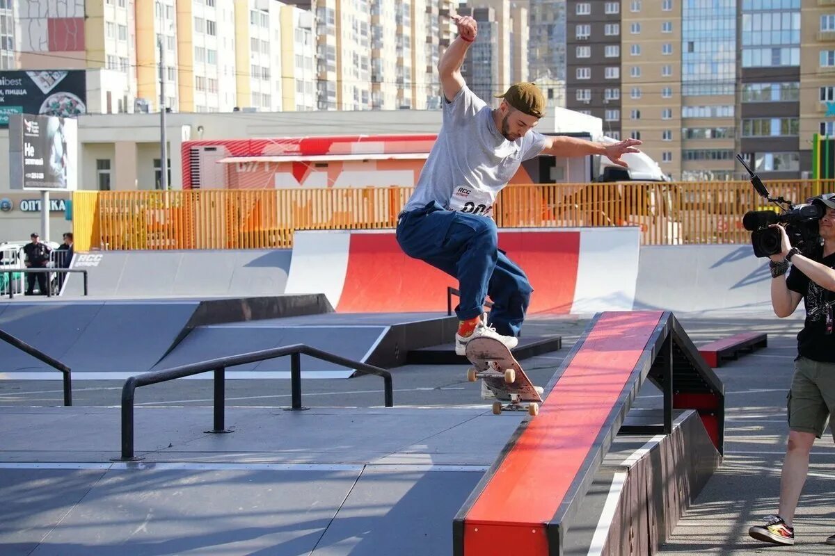 Скейт парк в Челябинске. Скейт парк в Челябинске ЧМЗ. Скейт парк Тищенко Челябинск. Скейт парке Челябинск.