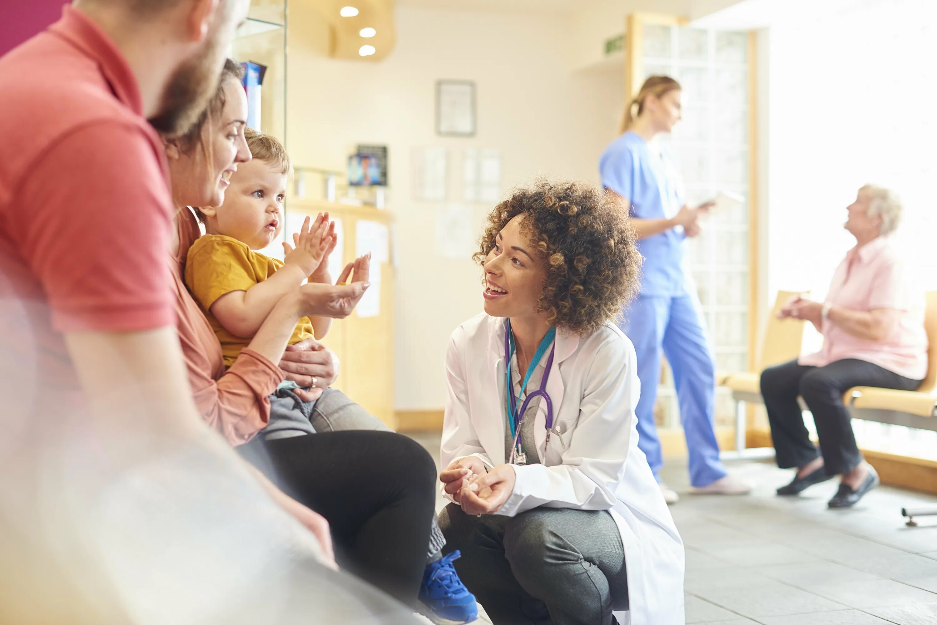 Attention waiting. Счастливый в больнице. doctors attention. visiting a gp. диалог фото для детей доктор.