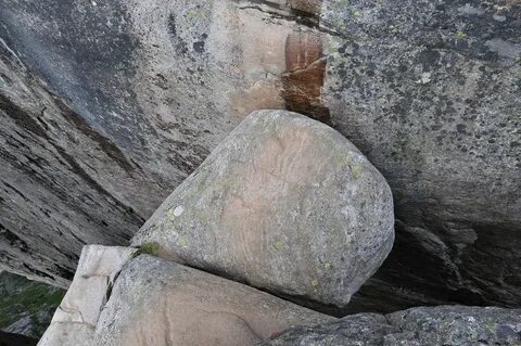 Камень застрял