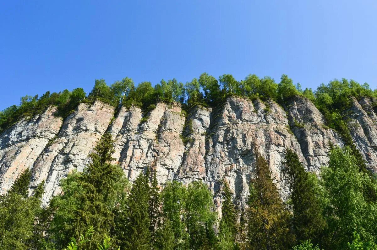 Гора ветлан пермский край. Пермь горы. Горы в перми. Полюд и ветлан. Марьин утес река вишера пермский край.