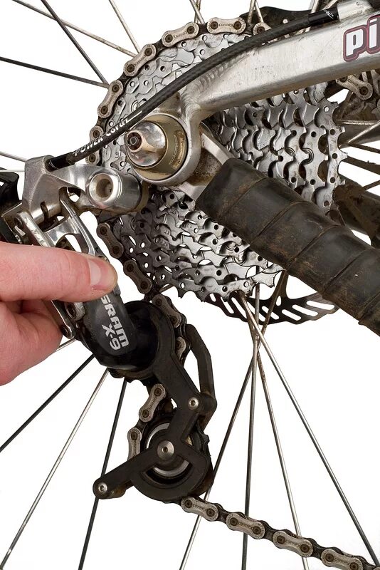 Подтяжка цепи. Натяжитель заднего колеса велосипеда шимано. Шимано цепь через переключатель. SRAM x9 задний переключатель 9 скоростей. Натяжитель шимано 7 скоростей цепи на стелс.