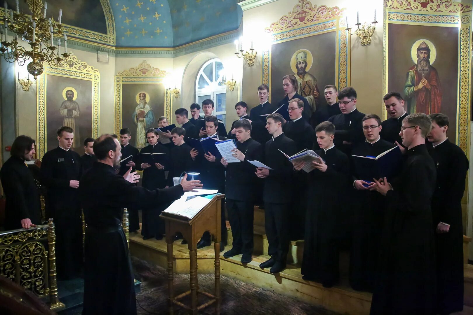 Церковные песнопения. Церковное пение. Красивое церковное пение. Пение в греческой церкви.