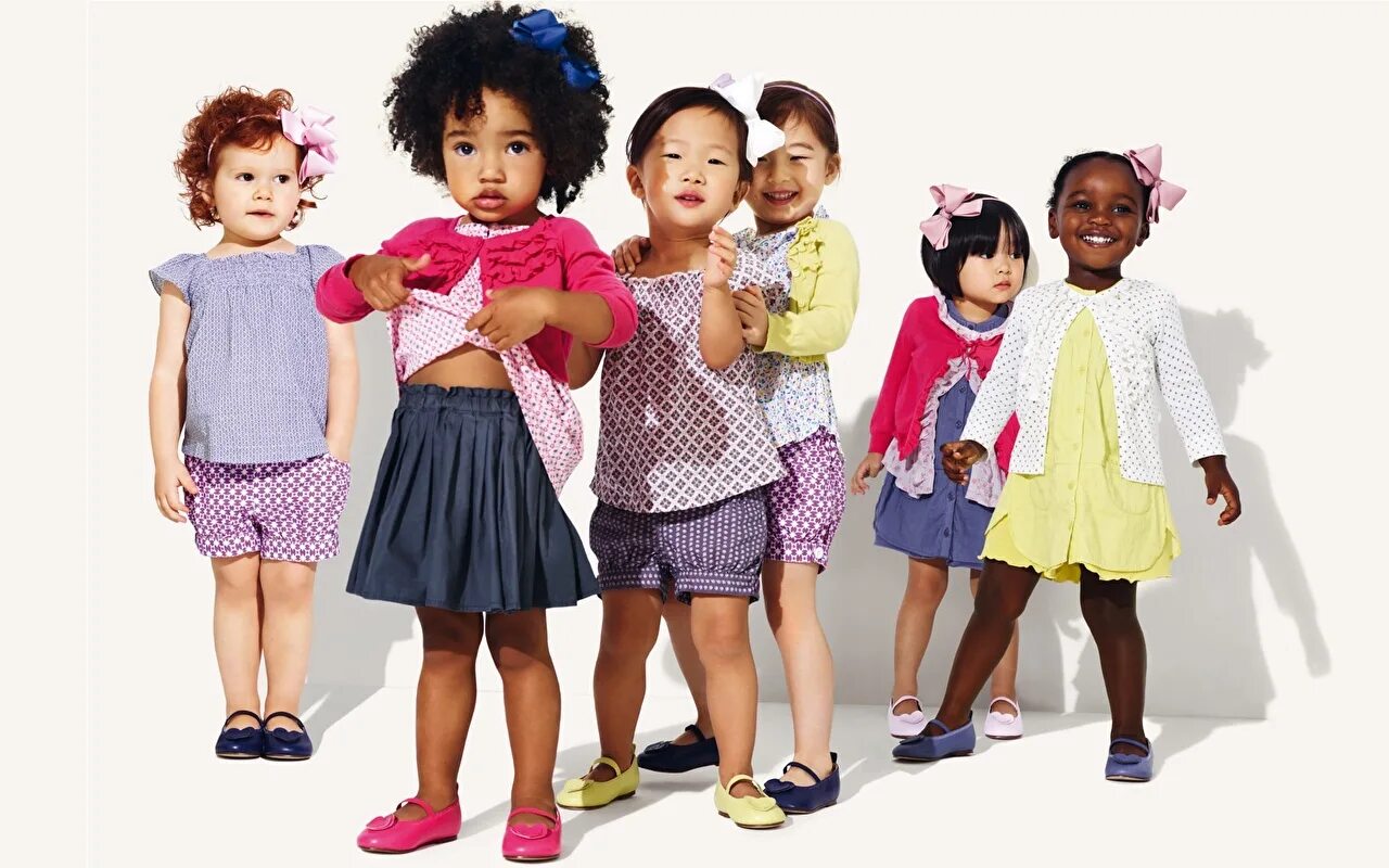 Дети разных стран картинки. Детская одежда. Одежда для детей. Детские одежды. Модная одежда для детей.