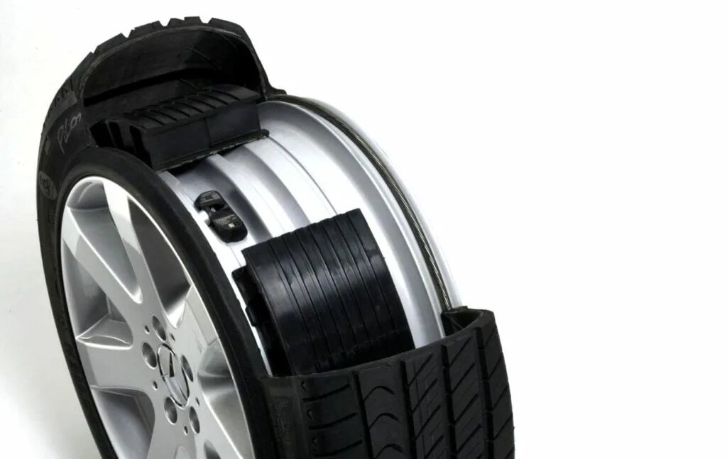 Run flat. Шины ранфлет для мерседес. runflat bmw. технология runflat. ранфлет резина для бмв.