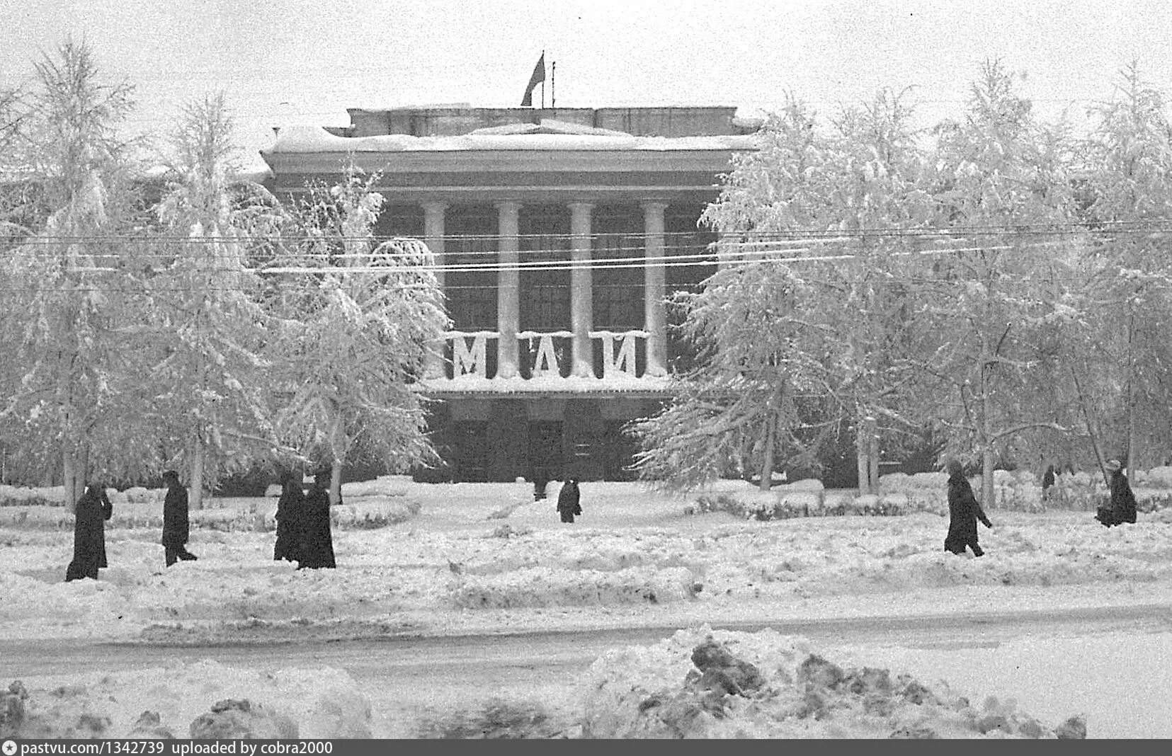 2 мая 1984 свердловск. Свердловск 2 мая 1984 год. 2 мая 1984 года свердловск фото. Снегопад в свердловске в мае 1984. Снежный май 1984 свердловск.