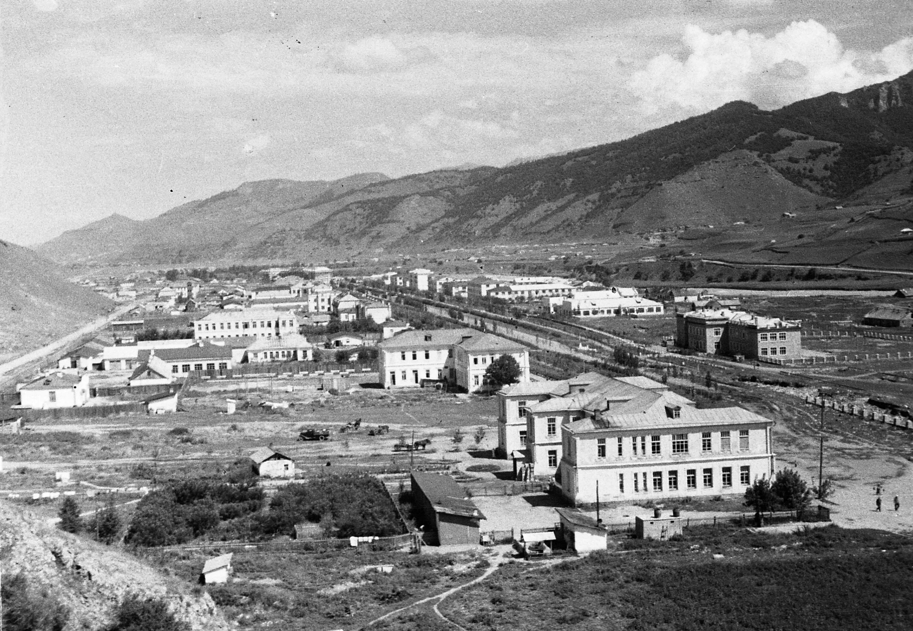 Карачаевский городской сайт. Карачаевск Микоян Шахар. Карачаевск 1927. КЧГПИ Карачаевск. Карачаевск в СССР.