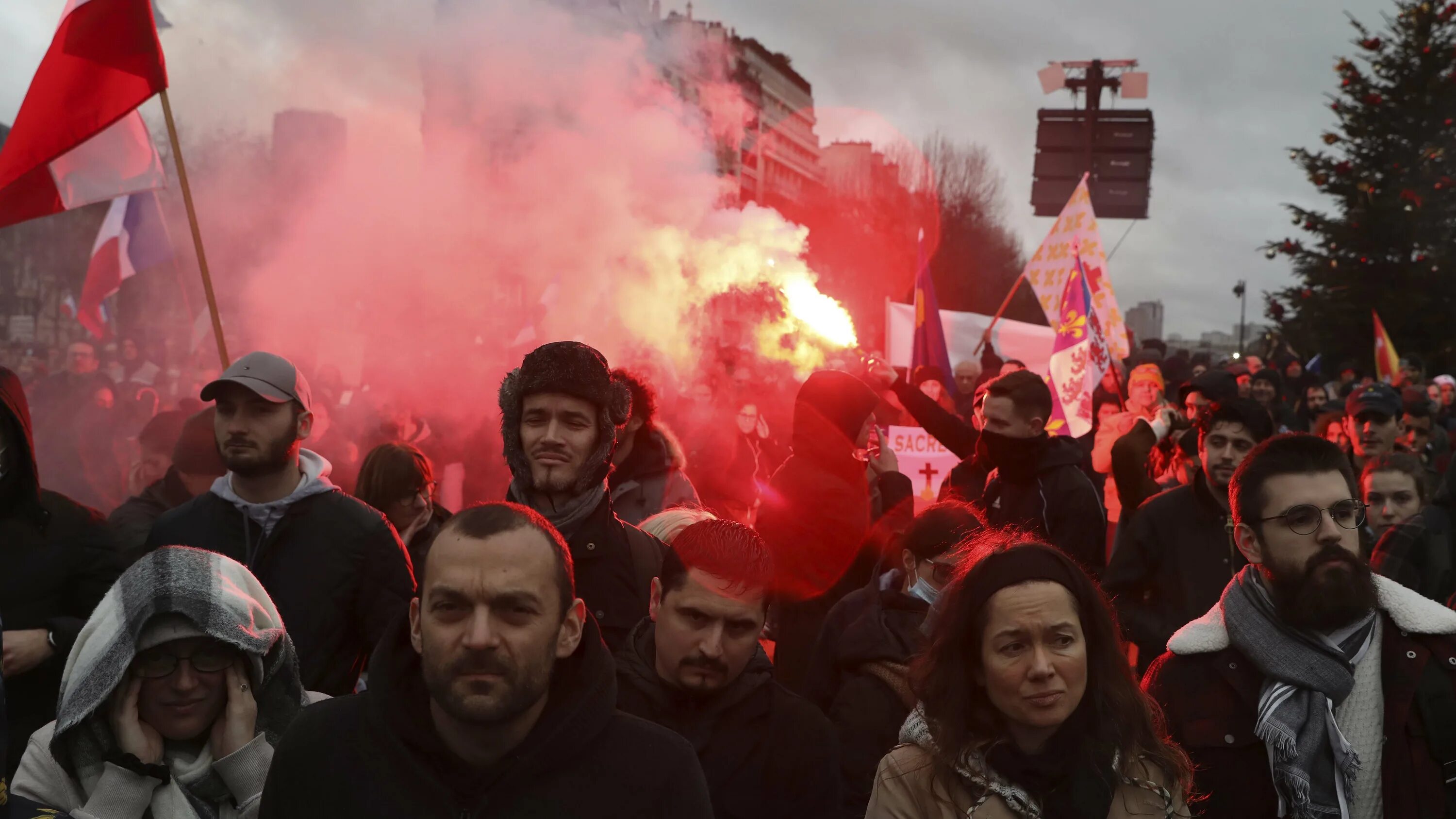 Почему бастует европа. Протесты во Франции 2022. Митинги во Франции 2022. Митинги в Париже 2022.