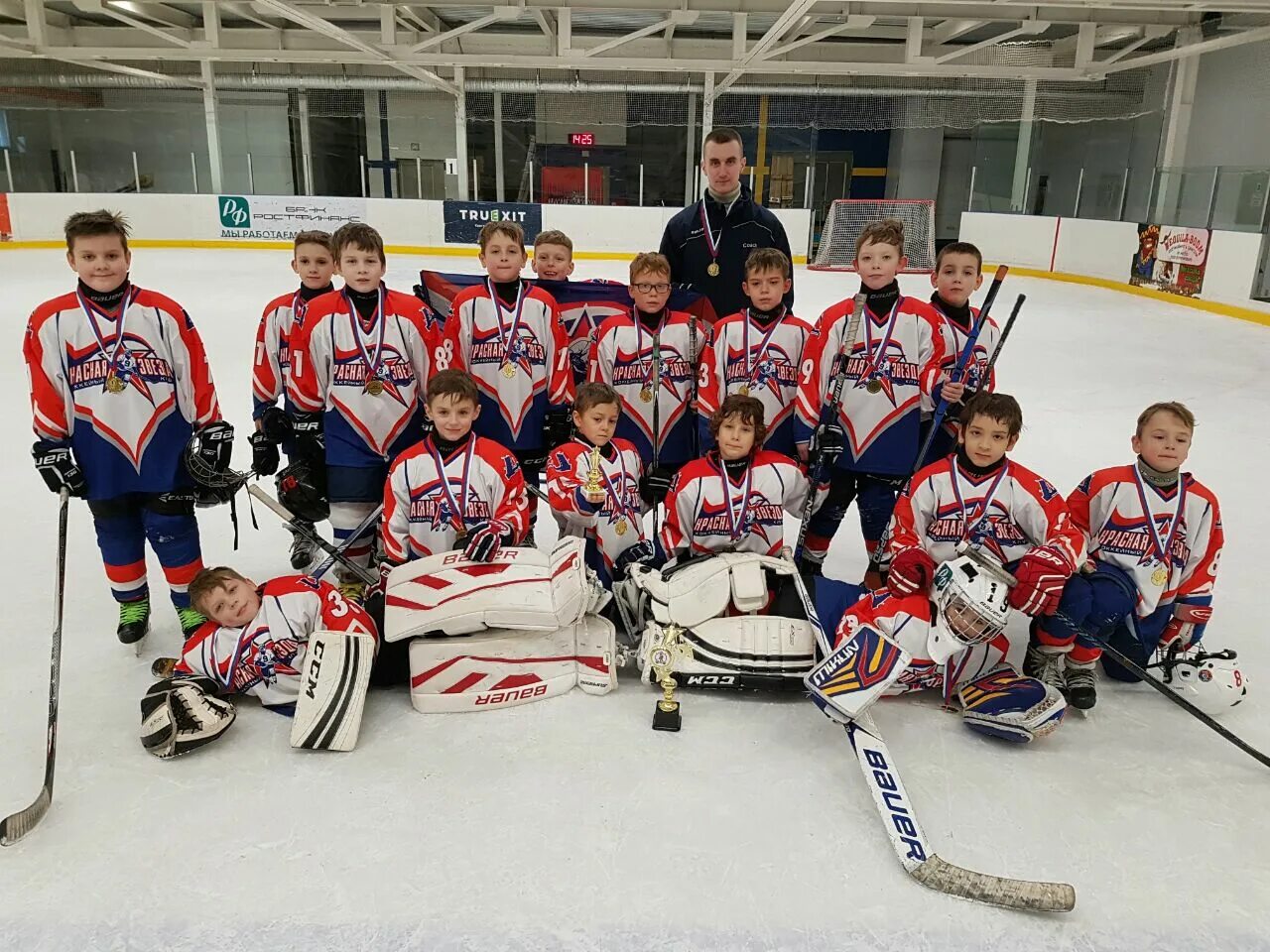 детский хоккей санкт петербург. хк метеор 2007. детский хоккей санкт петербург. команда хоккеистов медведи. детский хоккей санкт петербург.