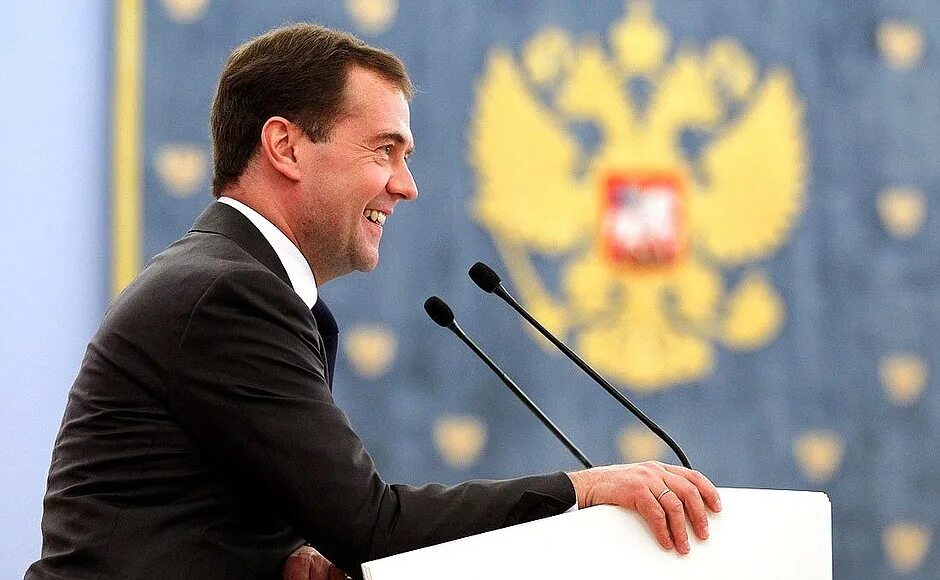 Матчевый значок зенит. Держи марку!. Почтовые марки азербайджана 2022. Брелок зенит 1999. Поддержать марку.