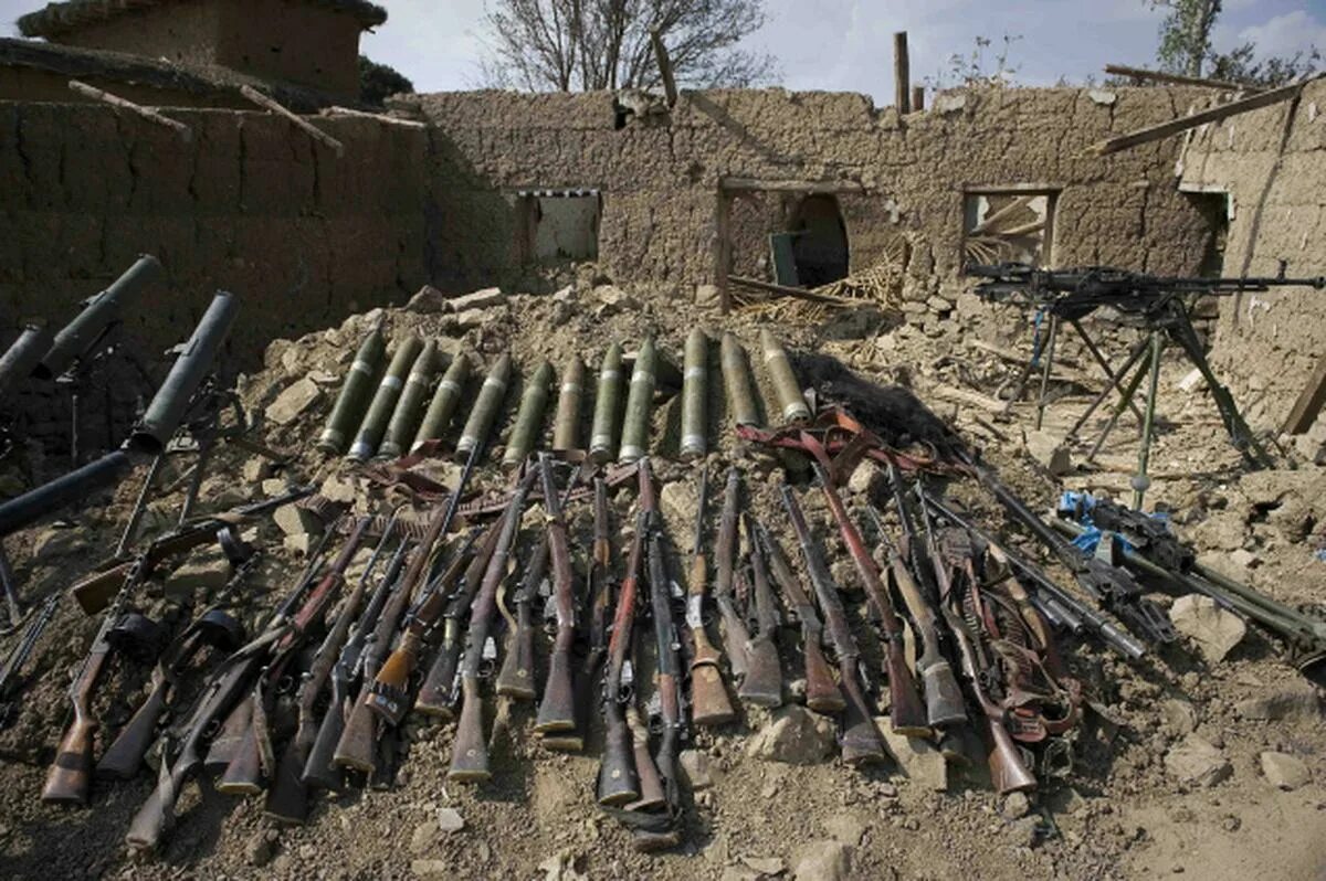 Оружие талибов в Афганистане. Трофеи талибов в Афганистане. Конфискованное оружие. Изъятое оружие.