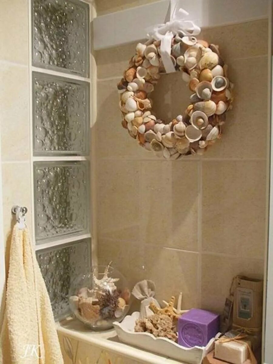 Simple bath decoration. декор ванной своими руками. идеи декора ванной комнаты. украшения для ванной комнаты. украшение интерьера ракушками.