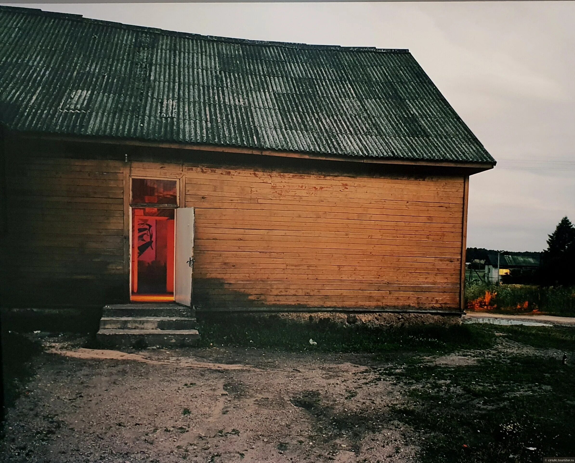 Про сельские клубы. Сельская дискотека в Литве. Деревенский клуб. Деревенский клуб фото. Дискотека в деревне.