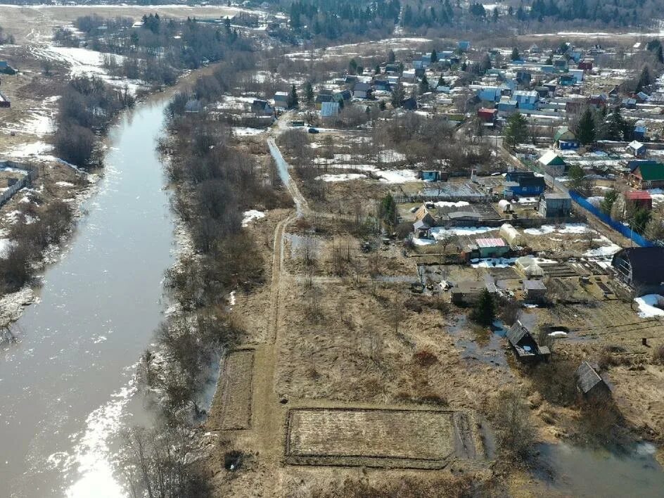 Уровень воды в вологде сегодня. Река Комела Вологда. Тошня река Вологда. Наводнение Вологда река Вологда. Вологда половодье на реке.