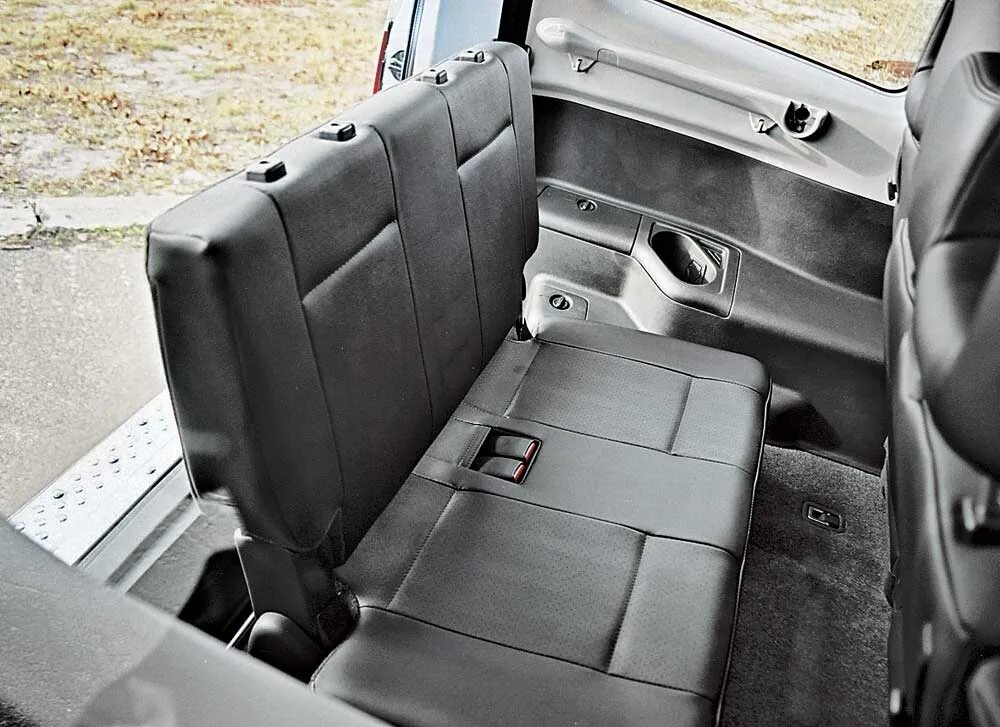Mitsubishi pajero 4 третий ряд. 3 ряд паджеро 4. Mitsubishi pajero 4 третий ряд. Третий ряд сидений митсубиси паджеро 4. Mitsubishi pajero 7 мест.