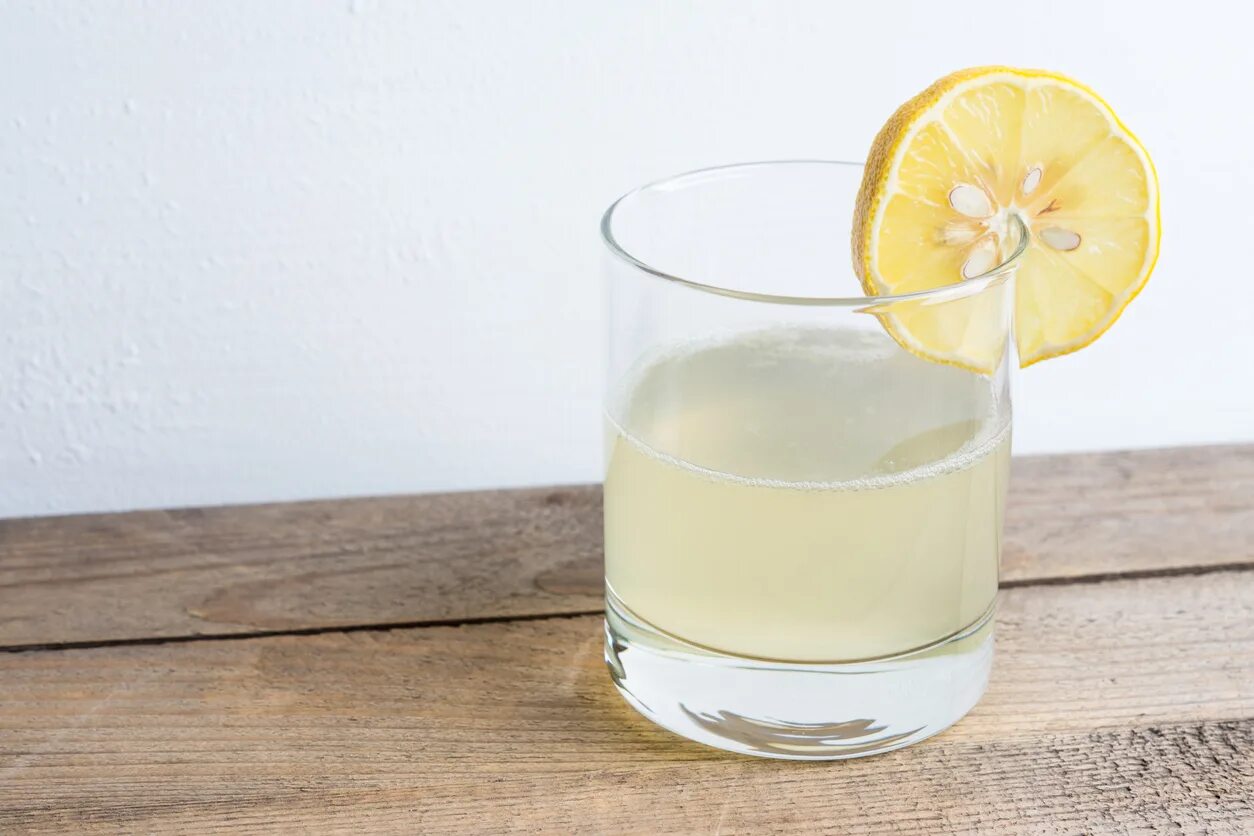 Лимонная вода для волос. Тоник с соленым лимоном. Максимес лимон тоник. Вода с лимоном и солью