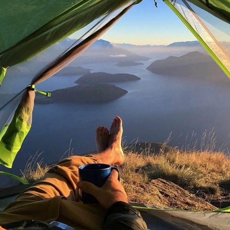 View travel. View travel. Туристы на природе. Ноги из палатки фото. View travel.