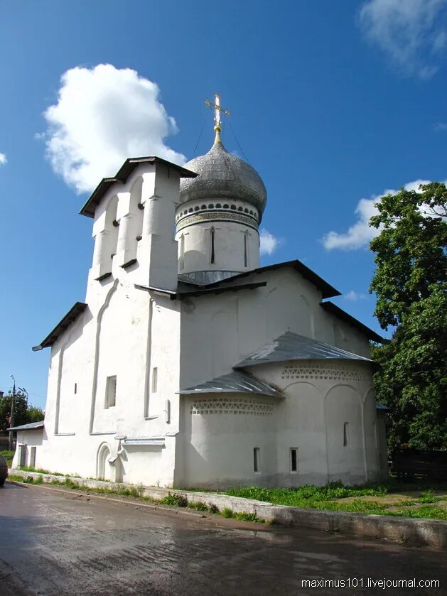 Город около пскова. Церковь Николы Псков. Церковь Николы на Усохе Псков. Церковь Николы со Усохи. Храм на Завеличье Псков.