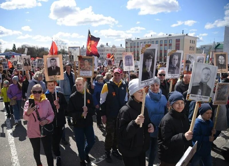 Парад шествие. Бессмертный полк Вологда. Парад Победы Вологда. Площади революции в Вологде 2023 9 мая. Бессмертный полк начало.