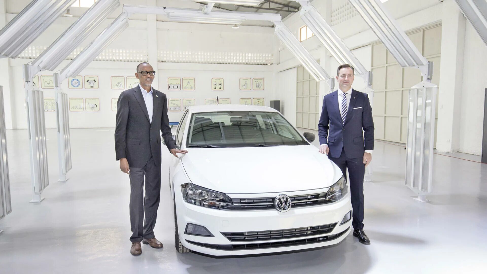 Volkswagen производитель. Завод автомобилей в Африке. Факты о Фольксваген. "Volkswagen News". Фольксваген едет.