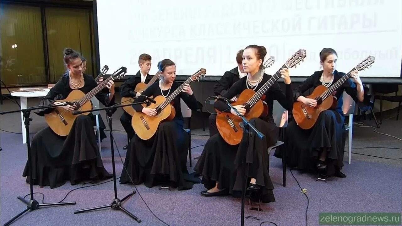 Гитарный ансамбль. Ансамбль гитаристов. ансамбли для гитары. костюмы для ансамбля гитаристов. ансамбли с электрогитарой.