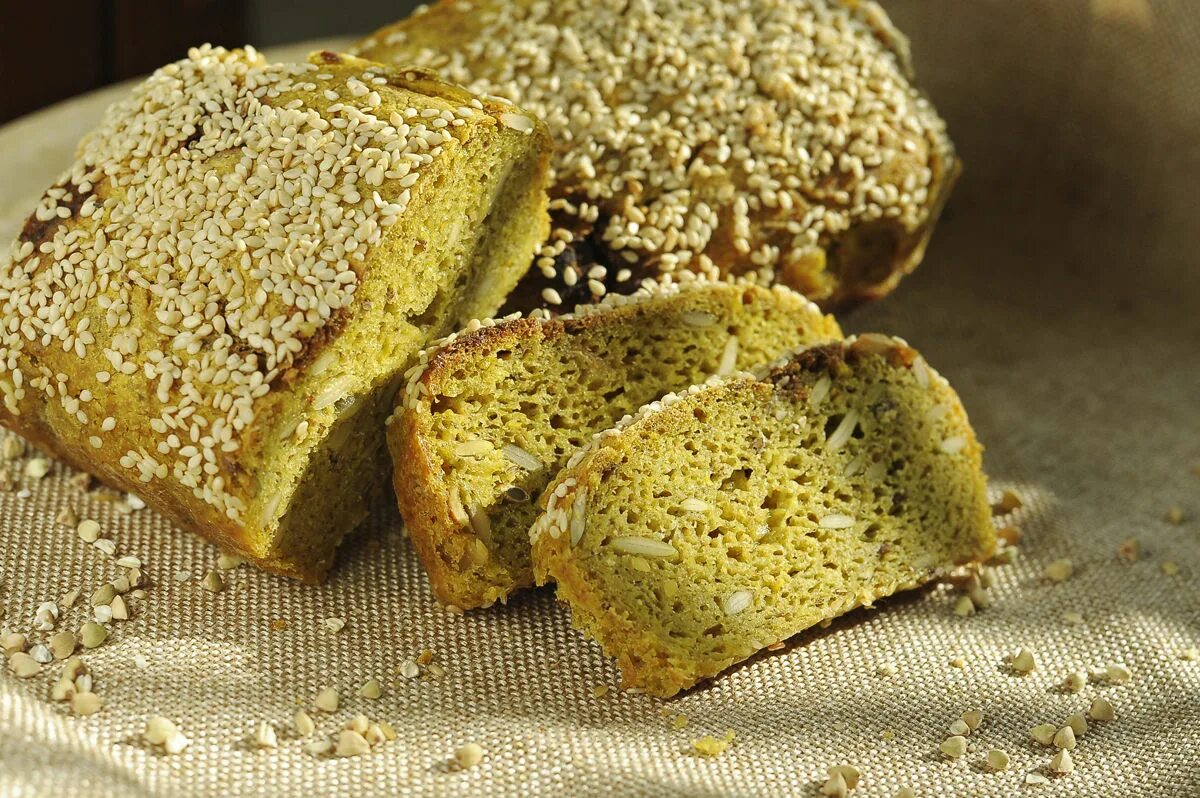 Хлеб из зеленой гречки. Хлеб. Мука для хлеба. Хлеб из ферментированной гречки. Безглютеновый хлеб из зеленой гречки.