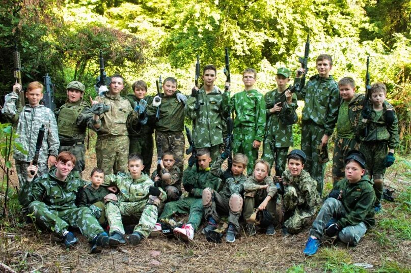 Дети спецназовцы. Лагерь спецназ Ярославль. Детский лагерь спецназов для военных. Спецназ дети лагерь. Военная форма спецназ детский лагерь.