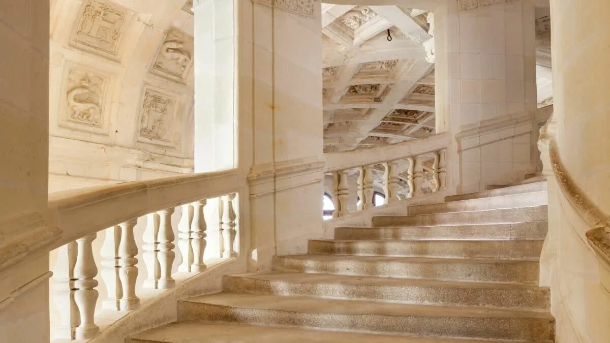 Лестница леонардо да винчи в замке. Шамбор леонардо. Замок шамбор франция лестница. Замок шамбор лестница леонардо да винчи. Лестница да винчи в замке шамбор.