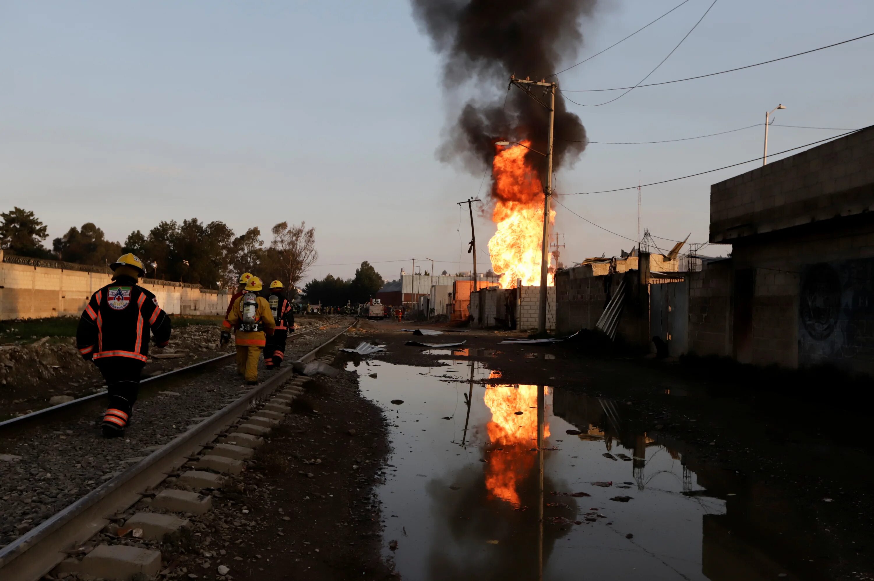 Подрыв нефтепровода. Взрыв трубопровода в Тлауэлильпане (Мексика, 18 января 2019 г.). Взрыв газа на предприятии Pemex в Мексике в 2012.