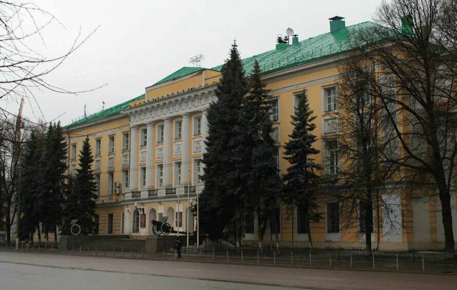 Московский военный округ адрес москва. Штаб МВО Москва. Штаб МВО Космодамианская набережная. Штаб Московского военного округа на Космодемьянской набережной. Здание штаба МВО В Москве.