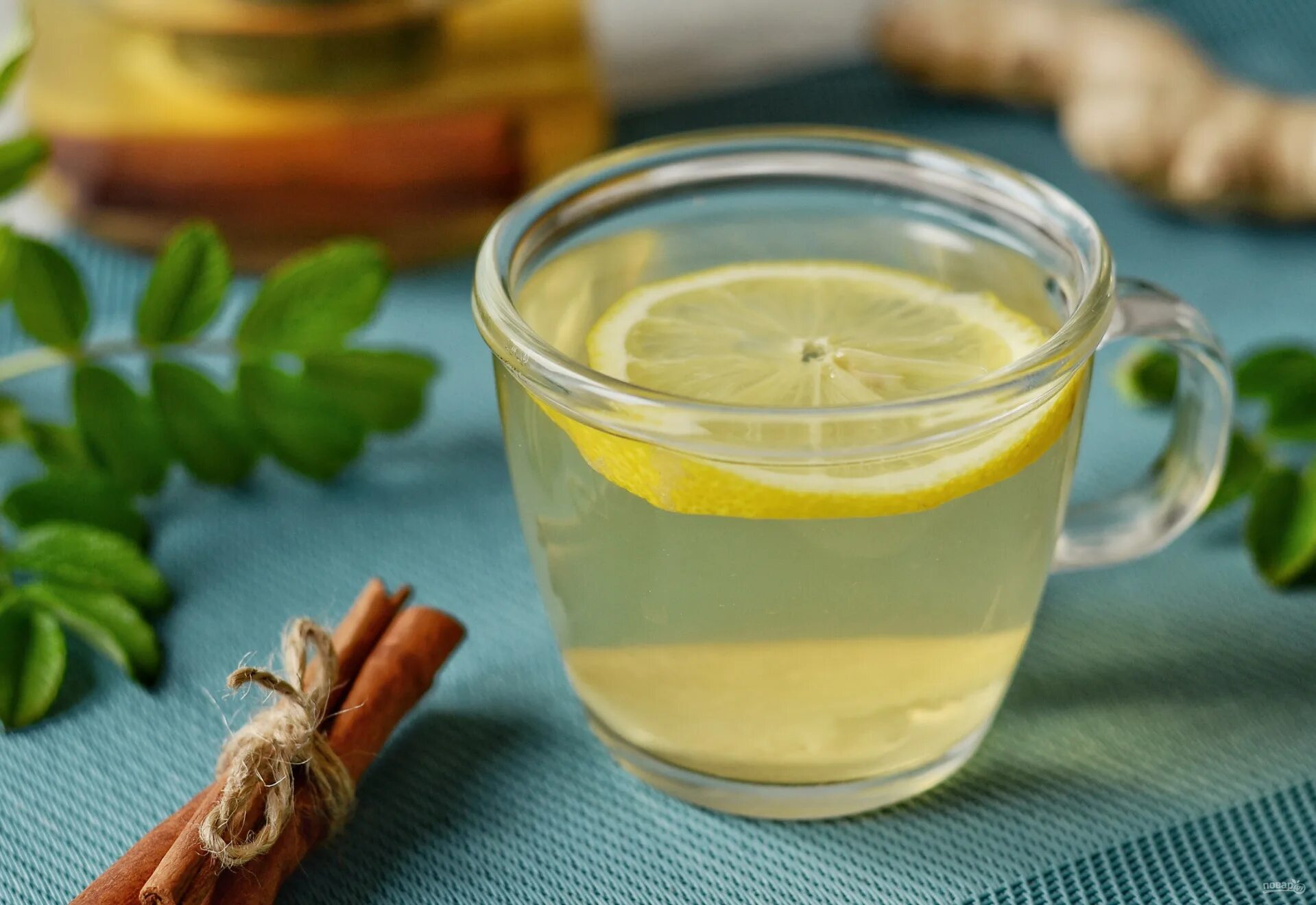 Медовая вода отзывы. Зеленый чай. Имбирный чай. Зеленый чай с лимоном. Чай с лимоном и имбирем.