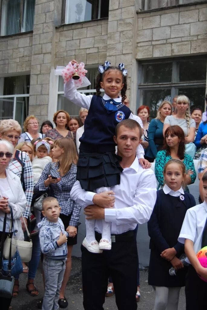 Моу гимназия 14. Гимназия 14 Волгоград Краснооктябрьский район. Гимназия 15 Волгоград. Гимназия 15 советского района Волгограда. Волгоград гимназия 15 школа.