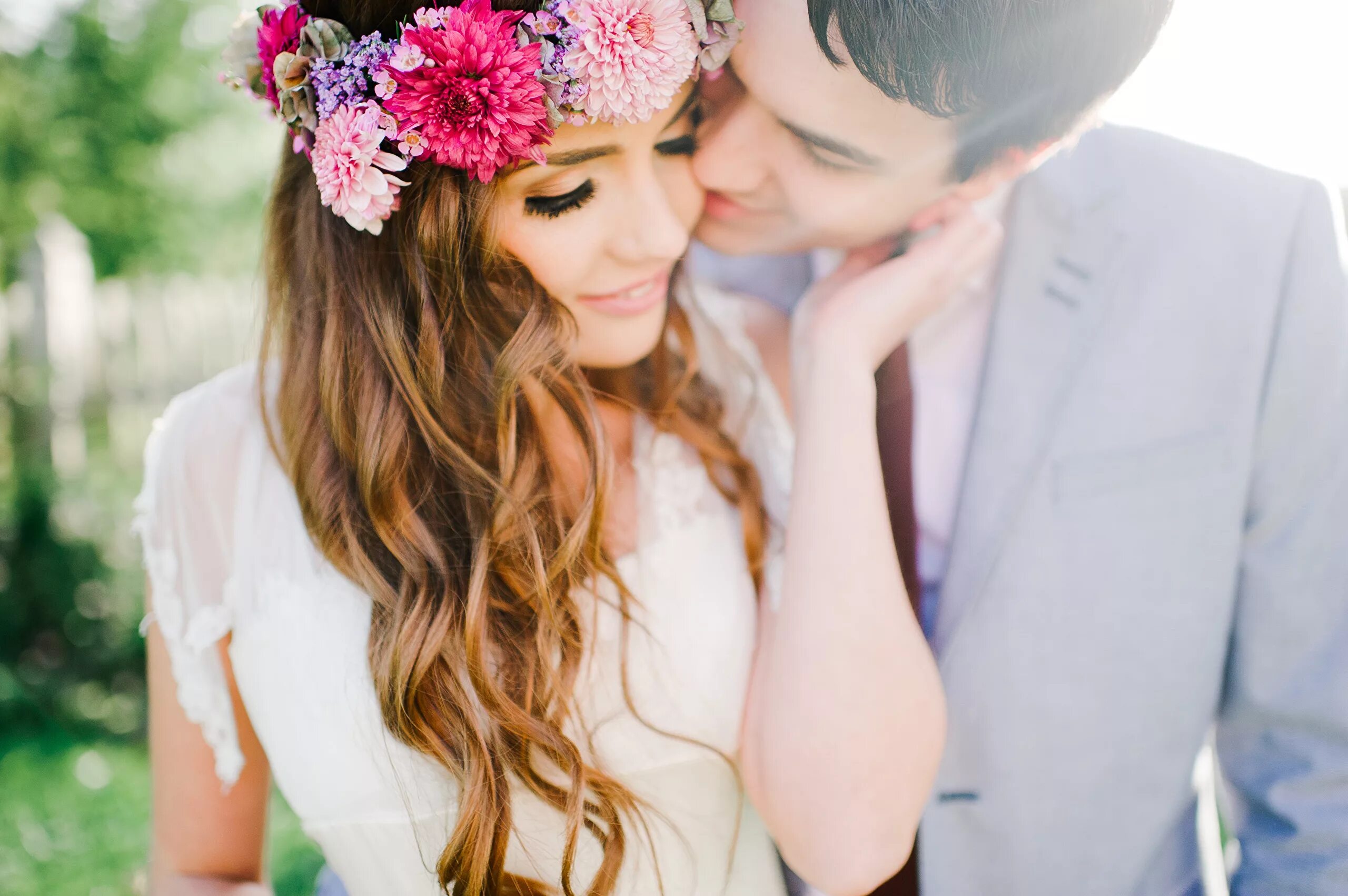 объятия влюбленных. нежная влюбленная пара. нежная влюбленная пара. нежная влюбленная пара. счастливые влюбленные.