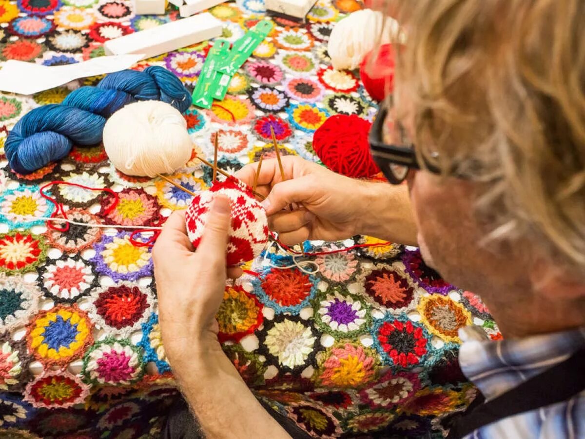 красивое рукоделие. вязаные вещи. творчество рукоделие. современное рукоделие. творческая работа для женщины.