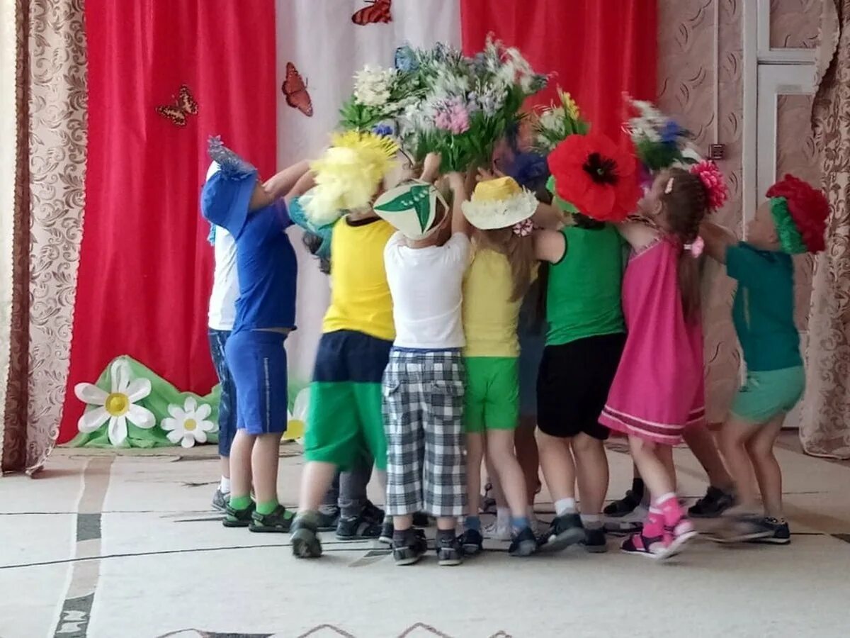 Конкурс бал цветов в детском саду. Развлечения для разновозрастной группы. Развлечение для малышей бал цветов. Цветочный бал в детском саду.