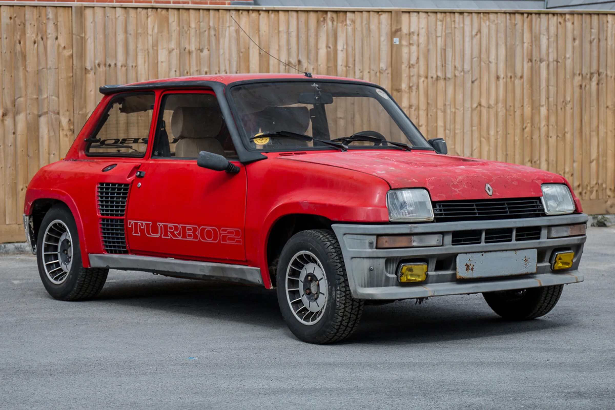 Рено 5 дизель отзывы. Renault 5 turbo 2. Renault 5 1990. Renault 5 gt. Renault 5 turbo.