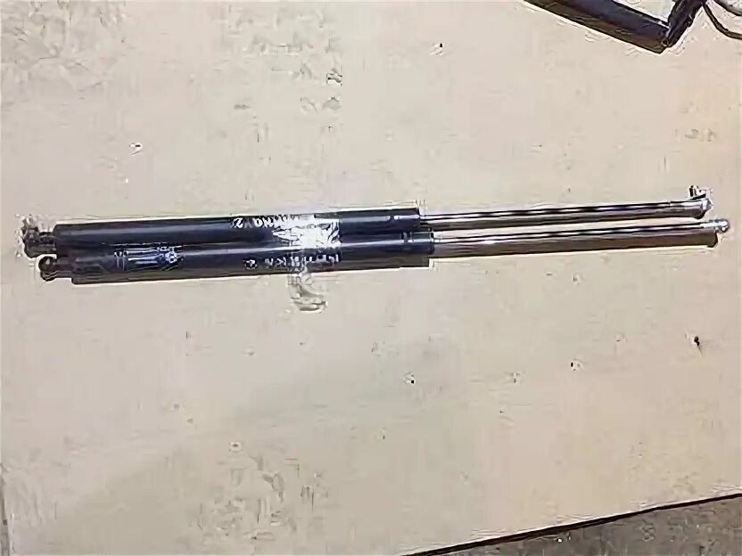 Амортизатор багажника ваз 1119. Амортизатор багажника 2170 хэтчбек. Амортизатор багажника ока. Амортизатор багажника калина хэтчбек. Газовые упоры багажника калина 2 универсал.